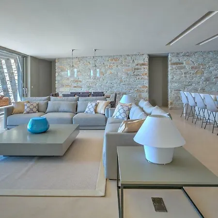 Mylo 5 Bedrooms Willa *